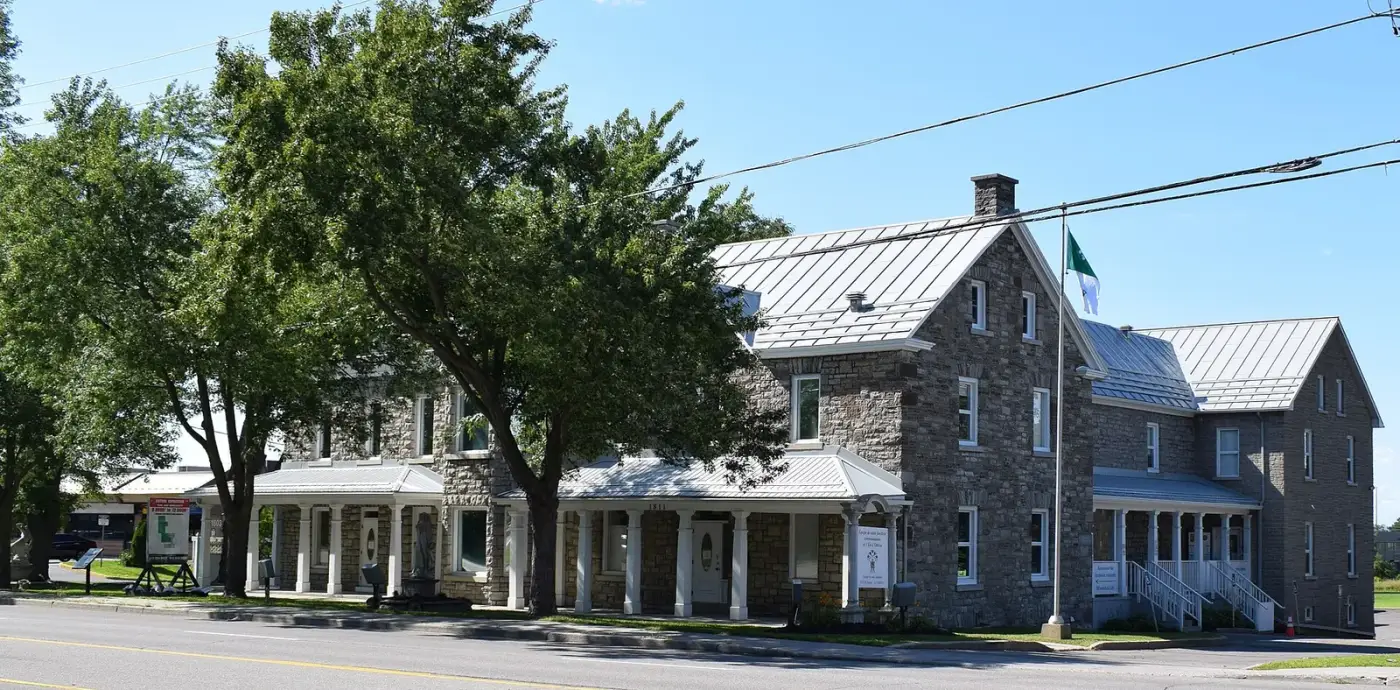 Heritage stone farmhouse with a long veranda in Orléans